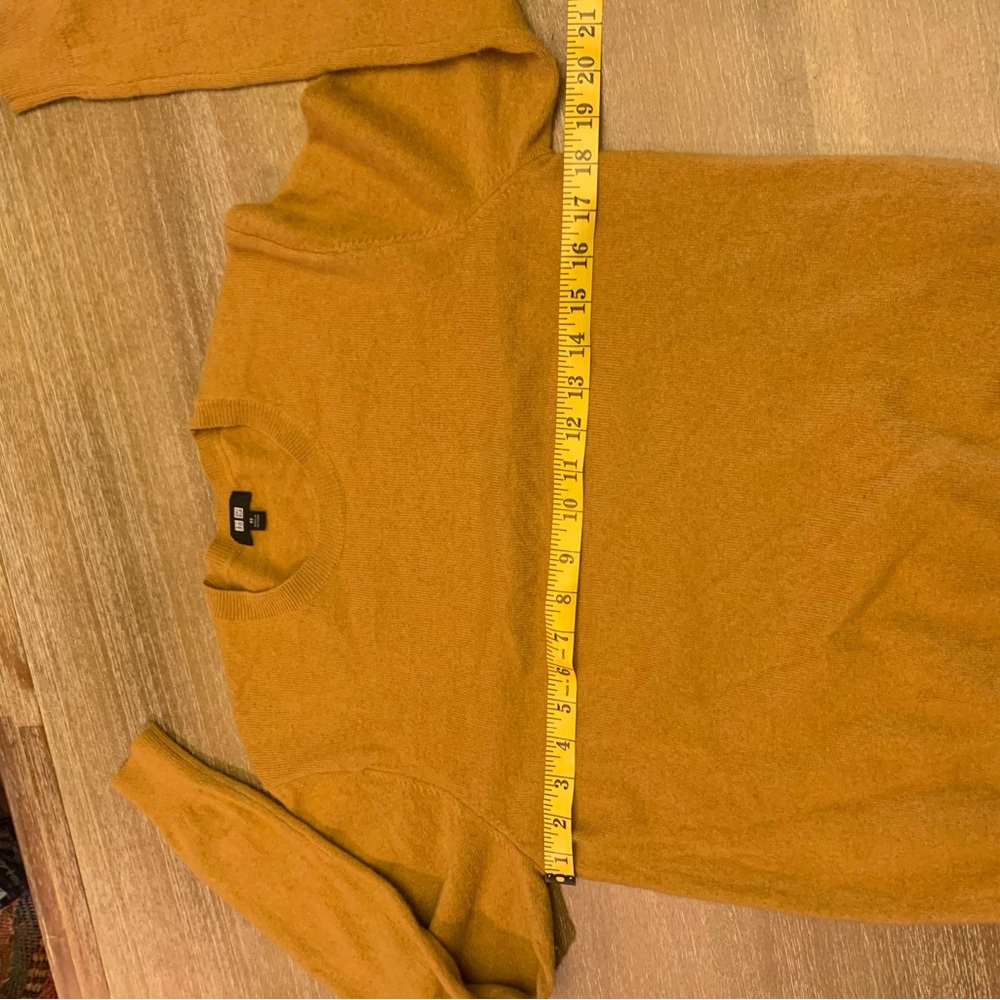 Uniqlo Mustard Crewneck Cashmere Sweater - Picture 7 of 8